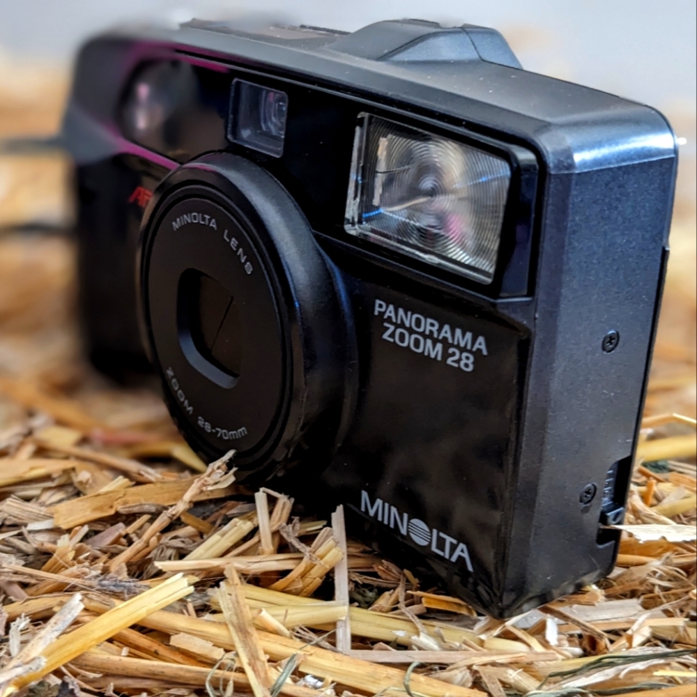 Vintage Minolta Panorama Zoom 28 Compact 35mm Film | 28-70mm Auto Focus Camera |
